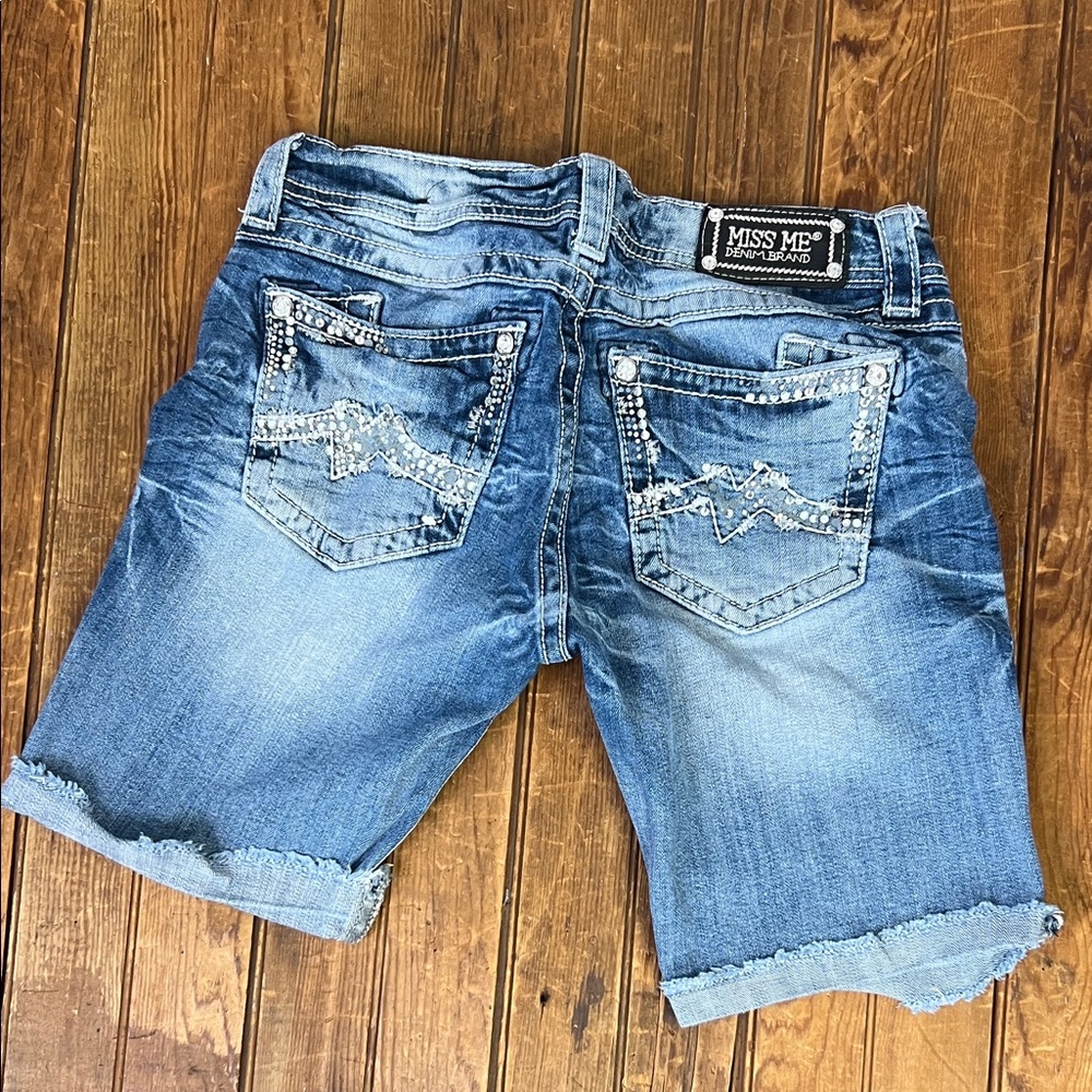 Vintage 90s Miss Me women’s Embellished Blue Denim Shorts size 28